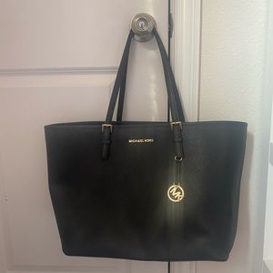 Michael Kors Jet Set Saffiano Leather Top-Zip Tote Bag Black